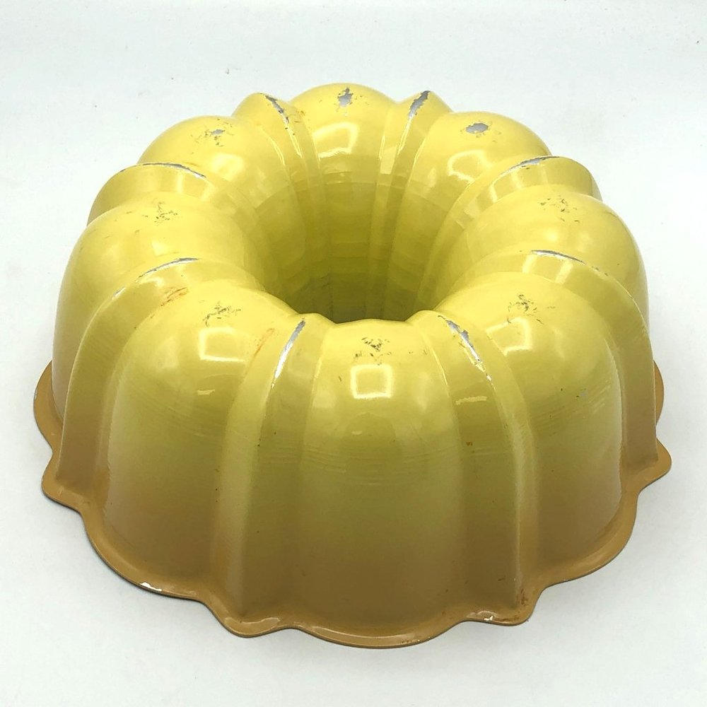 Yellow Enameled Bundt Cake Pan, 10 Inches